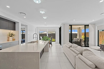 लिविंग रूम - 21 Eagle Street, Flagstone, QLD 4280