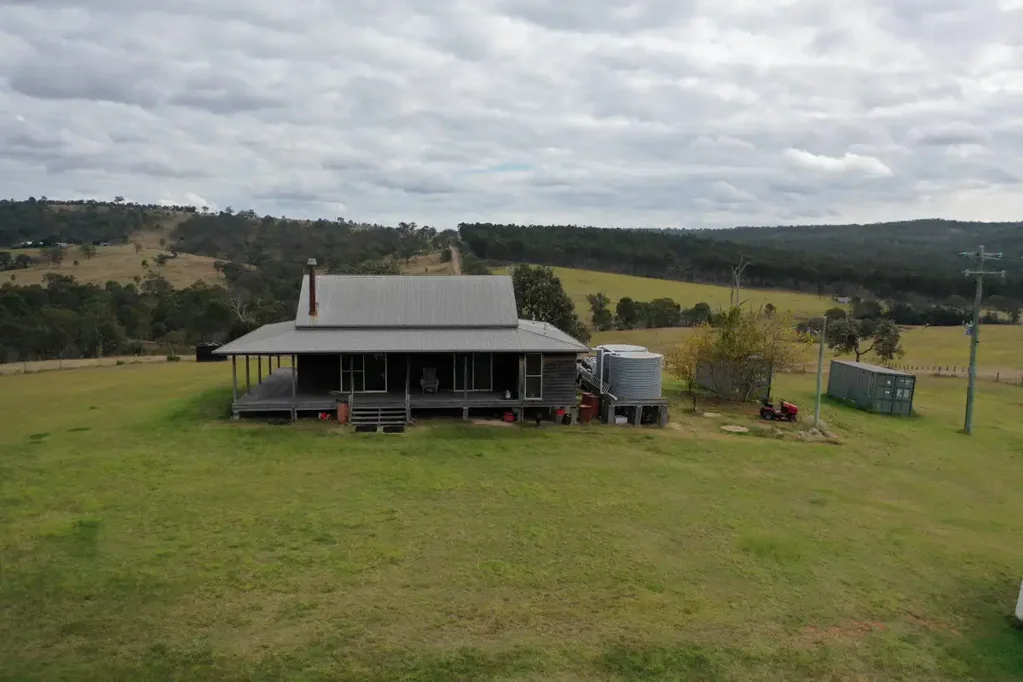 Nukku  Iron Bark Cottage on 84.78Ha 216 Acres With Beautiful Rural Views ample water