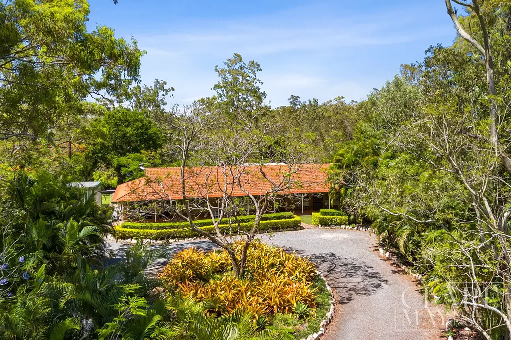 Camira 5房 5700㎡阔地私享 私密庭院环绕 三卧带浴 工作室独立卫浴 开放式起居 厨房早餐吧 大棚娱乐区 按摩浴缸 车棚储物 Sprawling Family Retreat