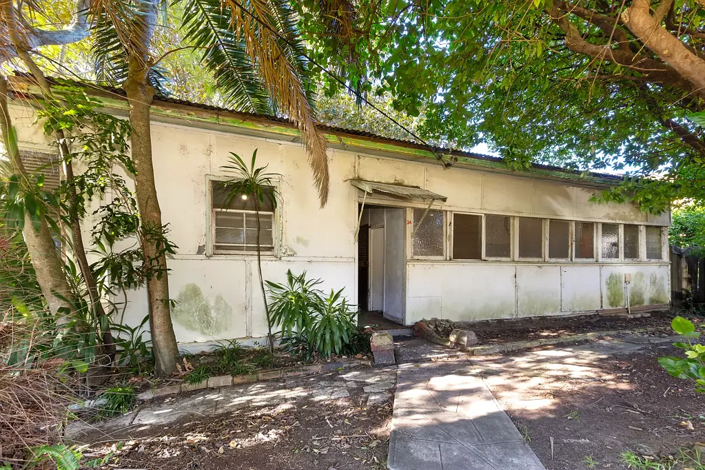 Wahroonga 4chambre Superb block, superb potential, superb position