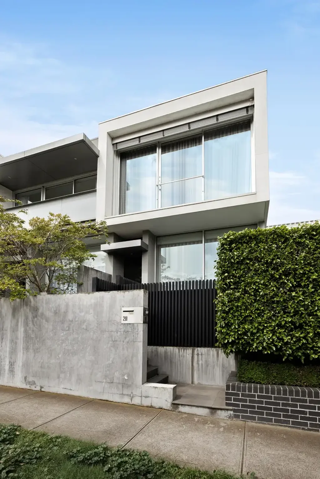 Prahran 3Zimmer Splash Out In Style – Pool, Parking, Perfection