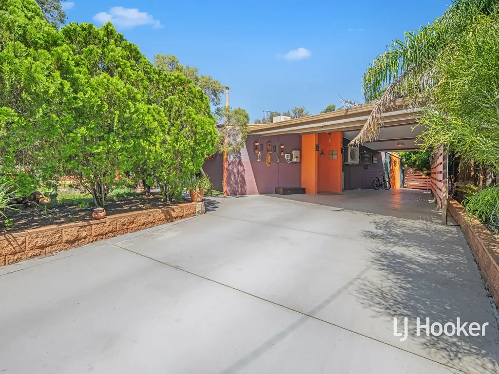 Braitling 3房  Spacious Brick Home with Sunrooms, Spa & Solar