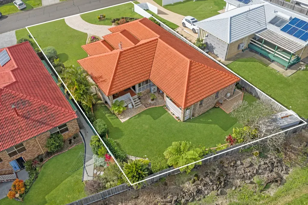 Bilambil Heights 4غرفة نوم Immaculate Presentation – Simply Move In and Enjoy