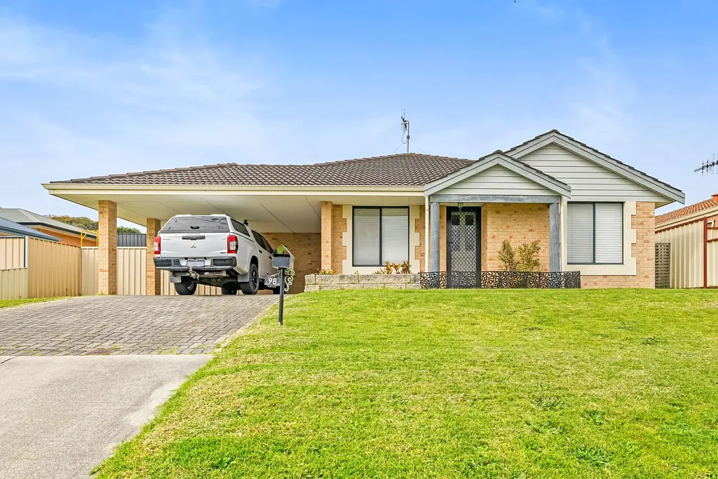 Spencer Park 3房  Solid Family Home with Space, Comfort & Prime Location