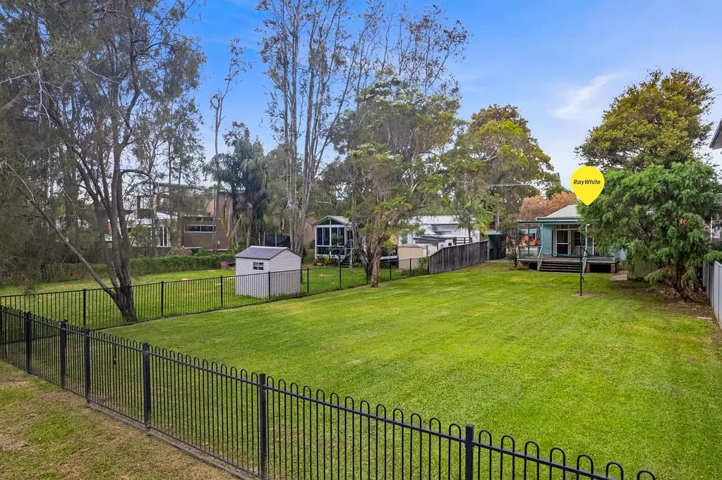 Berkeley Vale 2બેડરૂમ Fantastic Opportunity In Prime Lakeside Setting