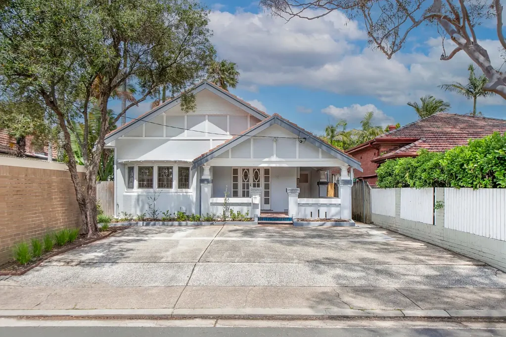 Freestanding Californian bungalow with classic period character
