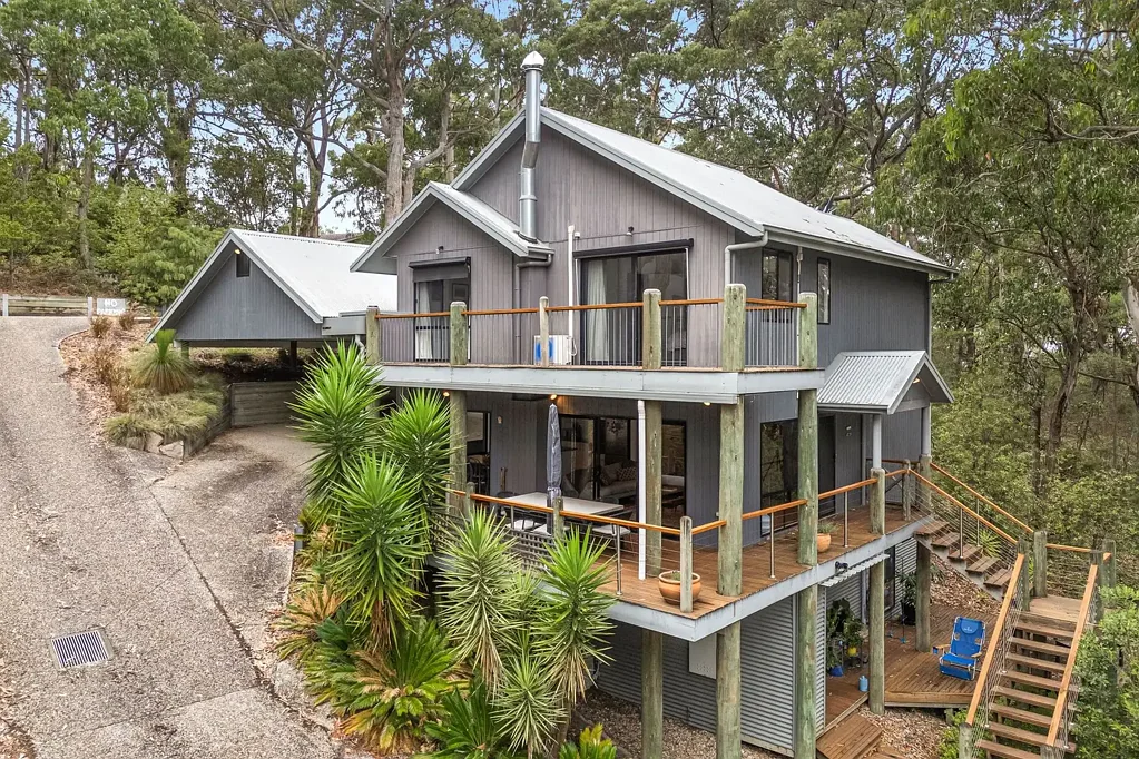 Lorne 5房  THREE LEVELS OF RELAXED FAMILY LIVING