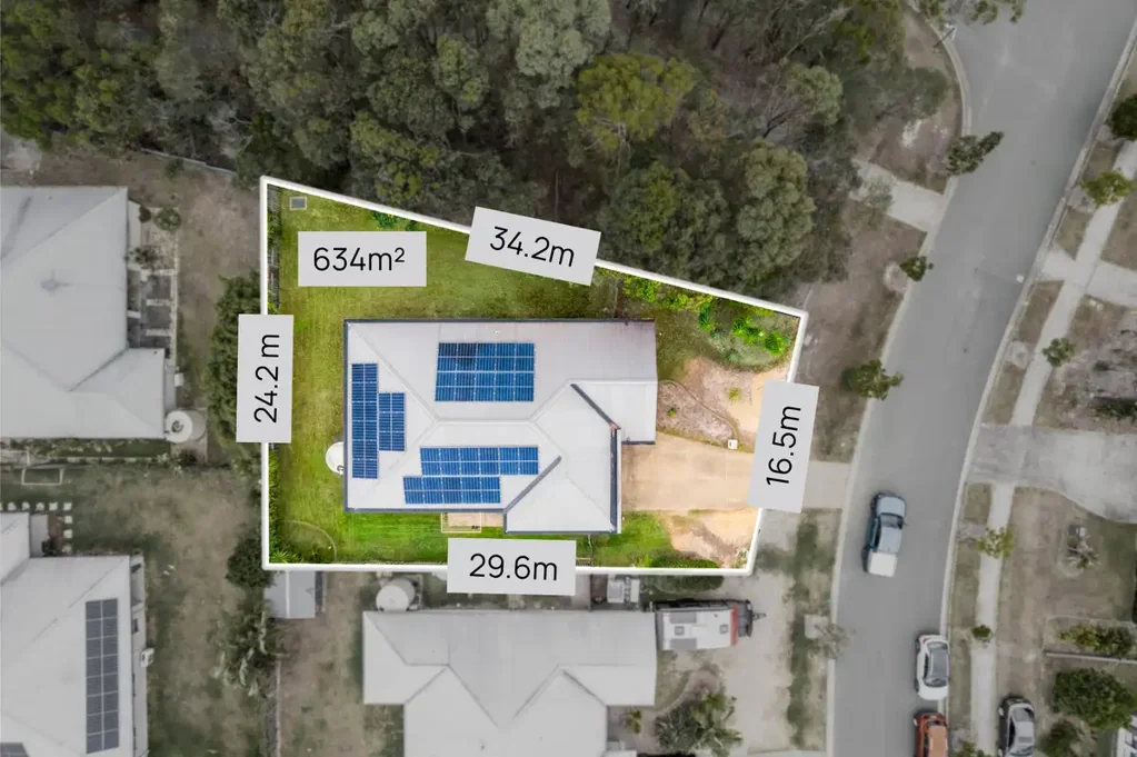 Coomera 4房  Tranquil Family Living Next to Bushland on Corner 634 sqm Block - owner committed to sell