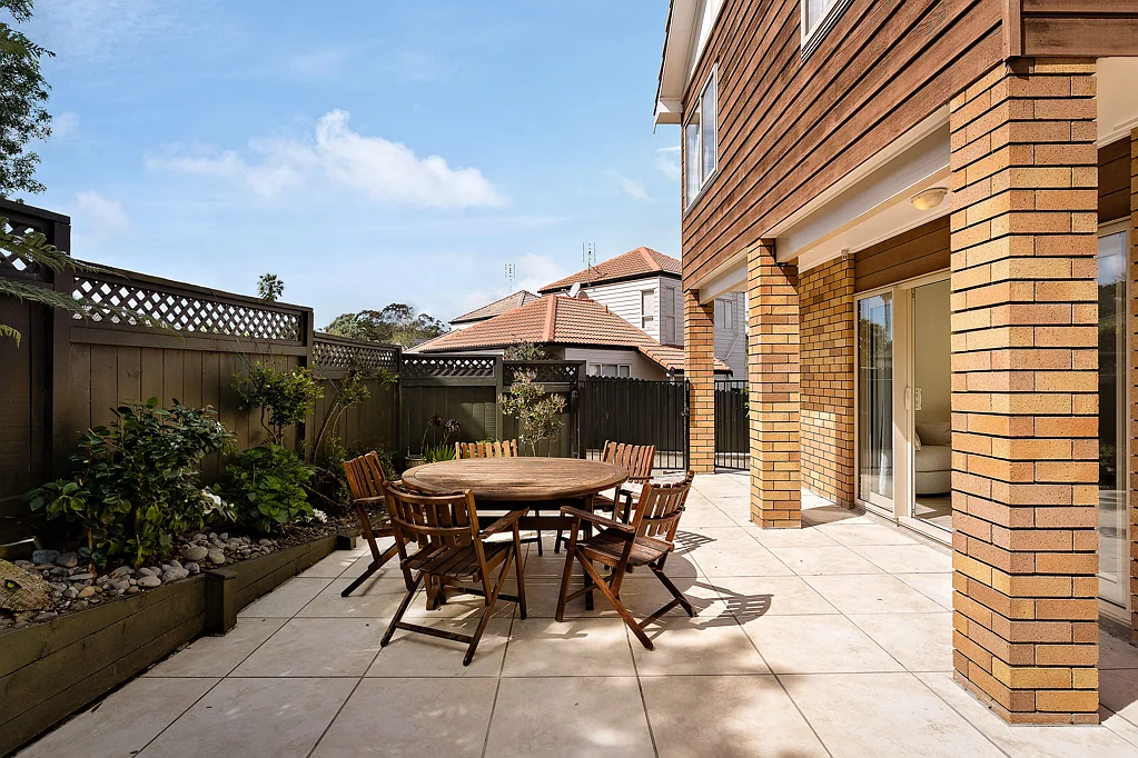 Remuera 3房  Quiet, Renovated And Tucked Away