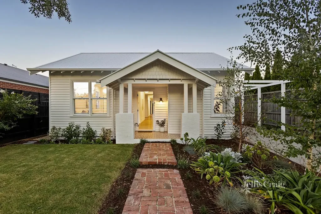 Hughesdale 4ห้องนอน Exceptional Designer Living with Period Elegance