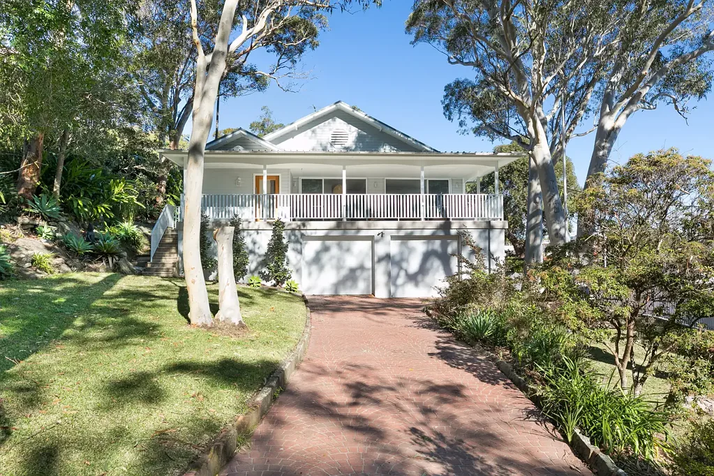 Caringbah South 4 Bedroom COASTAL ELEGANCE MEETS FAMILY FUNCTIONALITY IN A COVETED CARINGBAH SOUTH POCKET