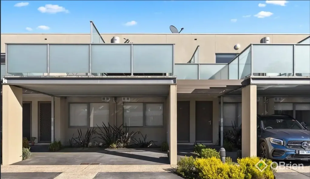 Modern 2-bedroom Townhouse in Fantastic Location!