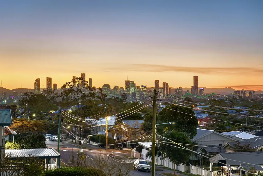 Camp Hill 5Moenga Elevated Family Home with Magnificent City Views