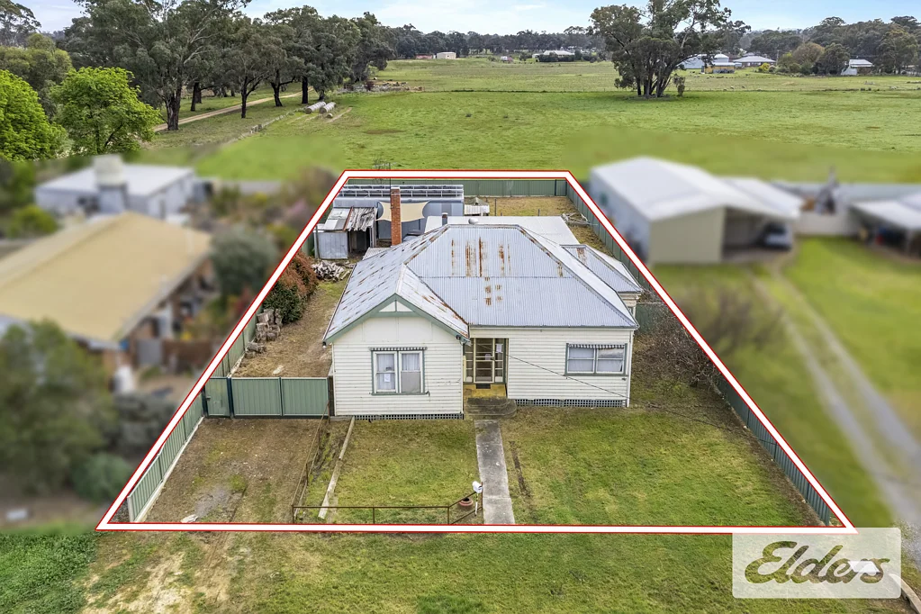 42 Ararat Road, Avoca, VIC 3467