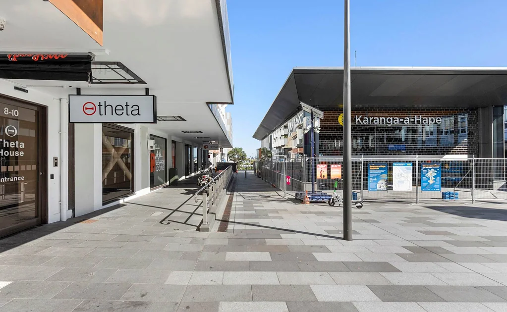 Newton TOP RETAIL ON BERESFORD SQUARE