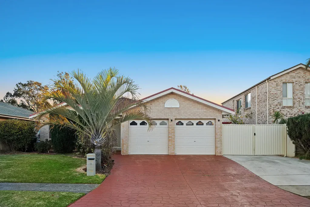 Wattle Grove 4 Bedroom Spacious Family Home with Pool & Spa in a Peaceful Location!
