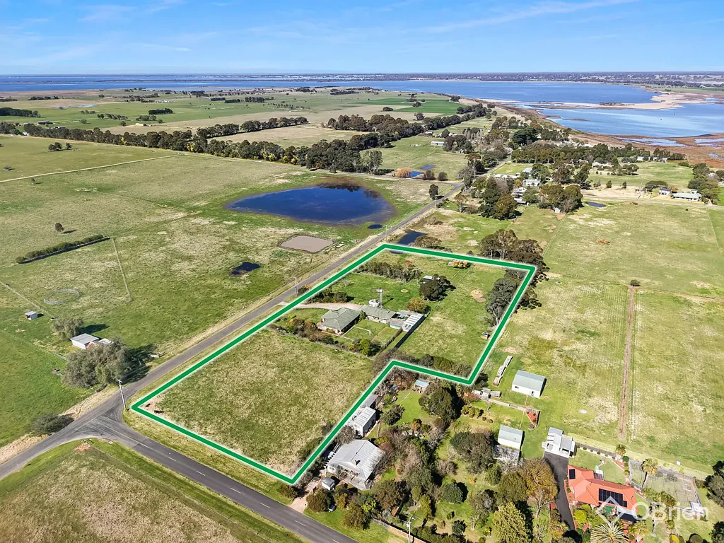East Bairnsdale 5 Bedroom The Lifestyle You've Been Searching For