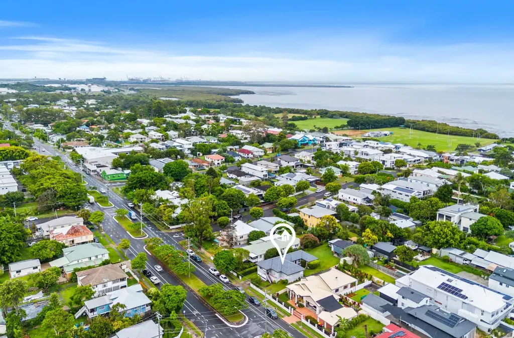 Mins Walk To Wynnum Station