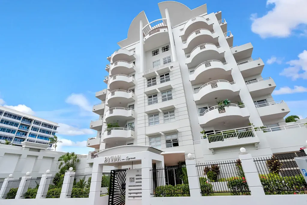 Cairns CBD, Apartment. 2-bedrooms,  2-bathroom, , Private Undercover Parking