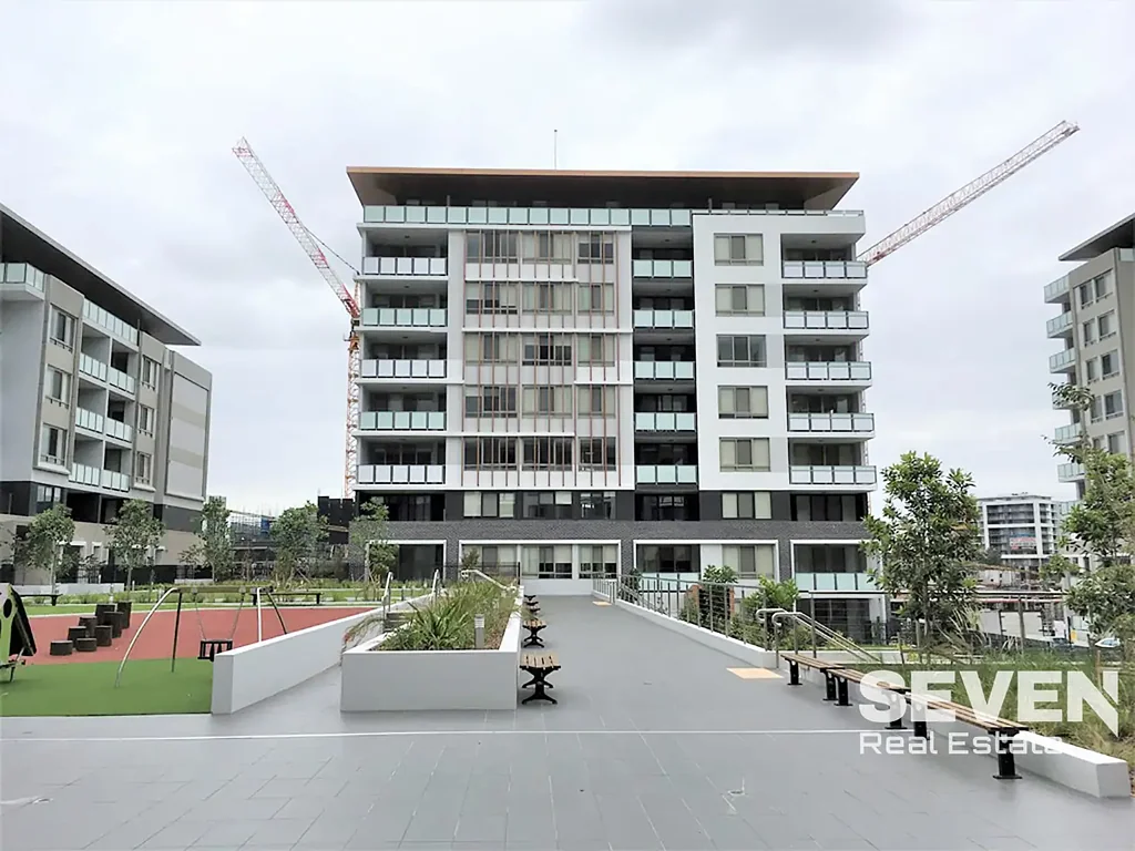 MODERN TWO BEDROOM APARTMENT WITH STUDY & COURTYARD