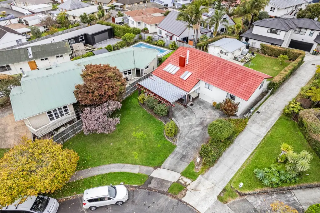 Pakuranga Heights 3房 温馨迷人错层别墅 宁静无尾静街 占地面积703㎡ 咫尺繁华商圈 易上高速 投资升值潜力无限！ Cozy and Convenient living