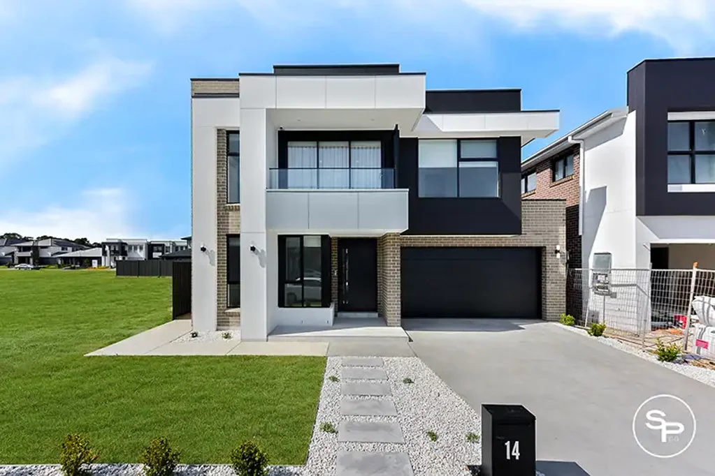 Modern Executive Home Offering Space & Comfort