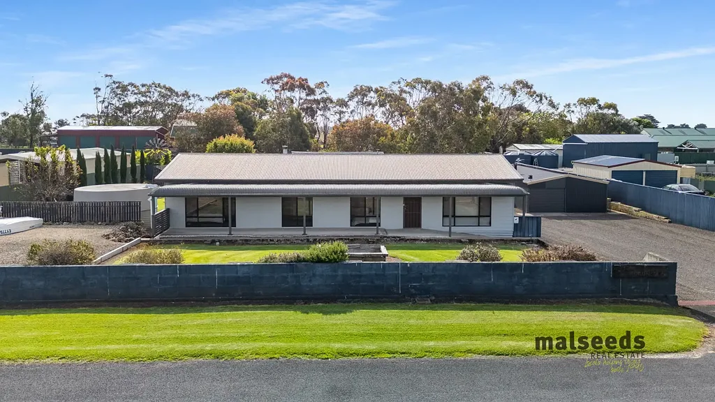 Allendale East 3Kwarto Inviting Family Home on Generous Allendale East Allotment with Exceptional Shedding