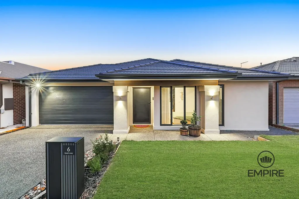6 Heart Loop, Clyde North, VIC 3978