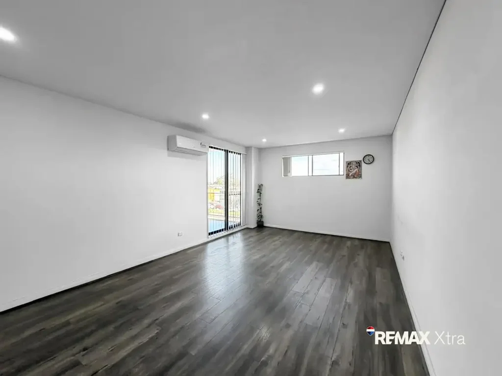Modern 2 Bedroom Apartment in a Secure Building | Walk to Station, Shops and Schools