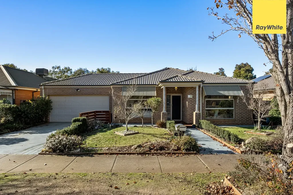 Family Home with Exclusive Botanica Springs Leisure Centre Access