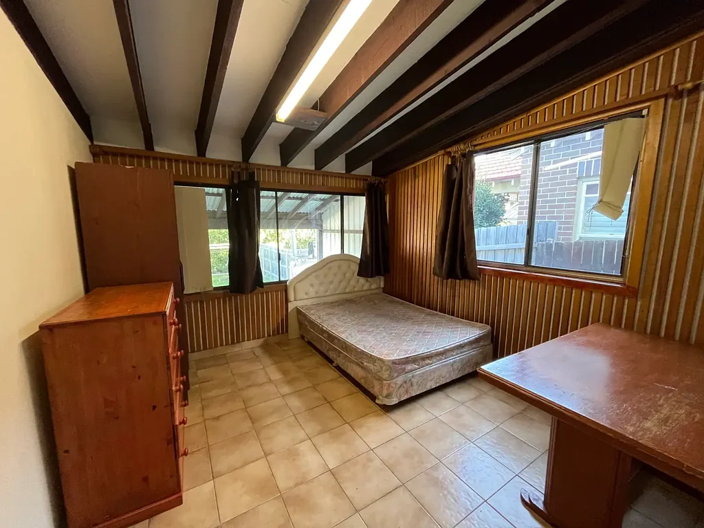 Comfortable Room for Rent in a Convenient Location