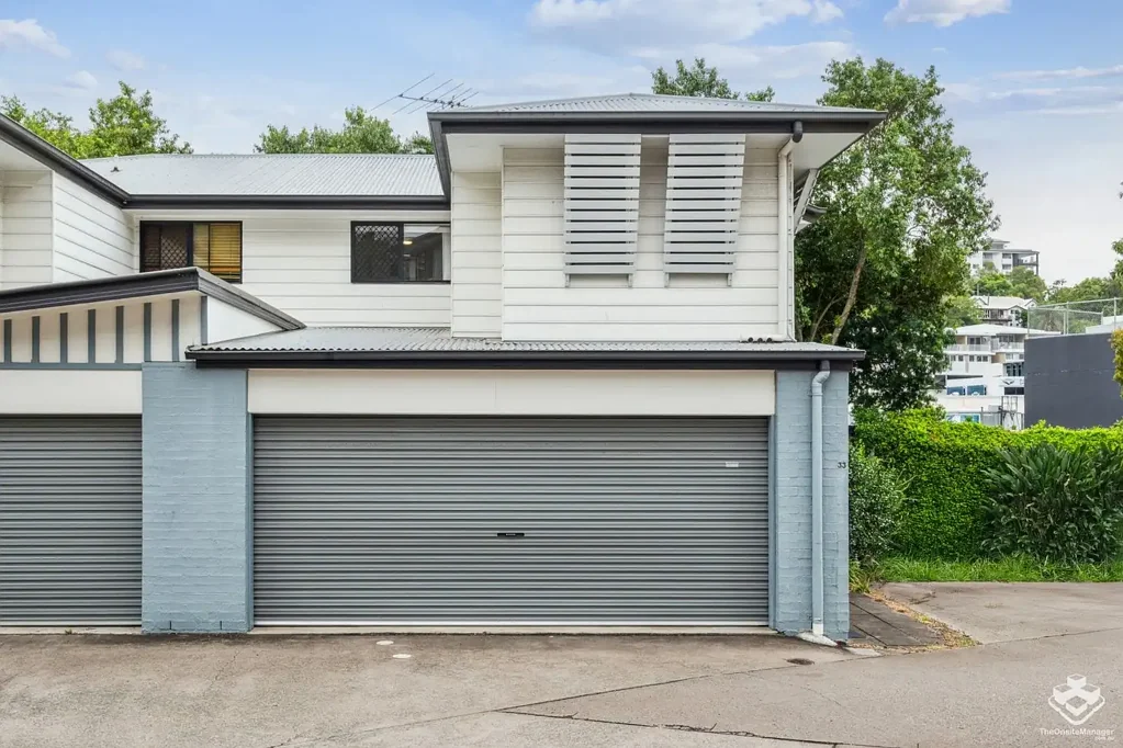 Fortitude Valley 4कमरा Spacious Four-Bedroom Townhouse in a Tightly Held Inner-City Location