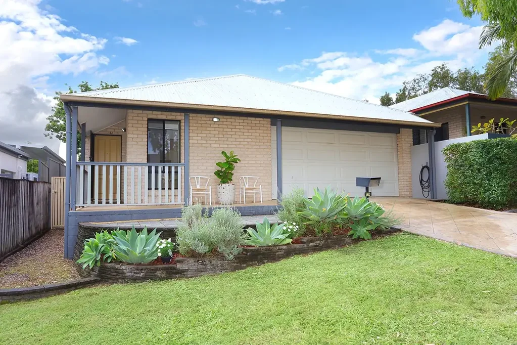 Varsity Lakes 3房  Affordably Yours - Character Filled Free Standing Duplex