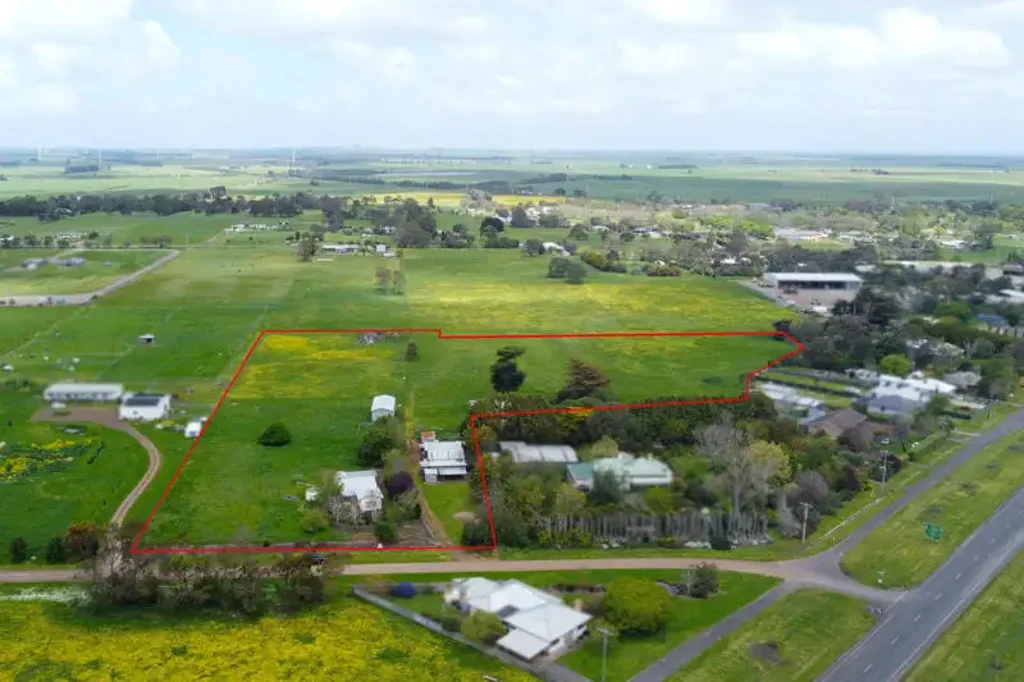 Mortlake 3Moenga Country Living Within Township - 3 Titles