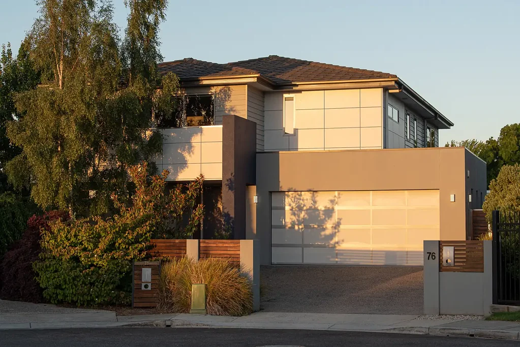 Prospect Vale 4 Slaapkamer A substantial family home offering space and privacy.