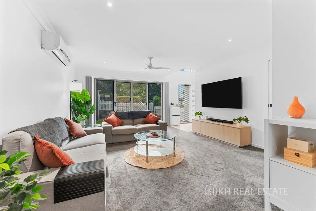Griffin 4房  四室现代联排别墅，俯瞰公园！  4 BEDROOM MODERN TOWNHOUSE OVERLOOKING THE PARK!