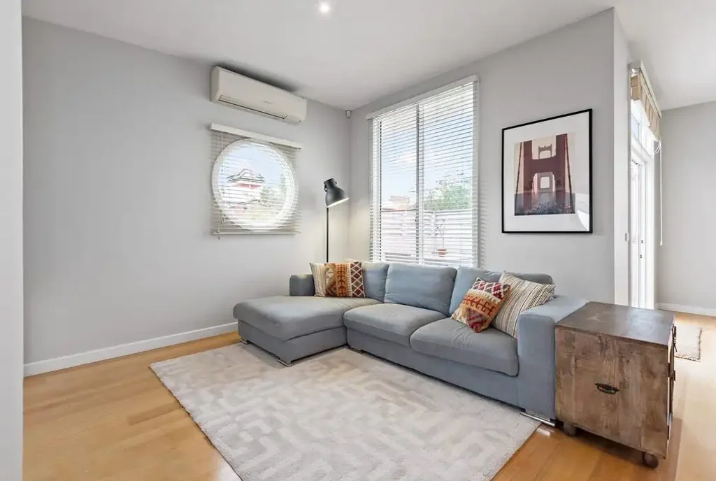 Convenient St Kilda Living with Modern Comforts