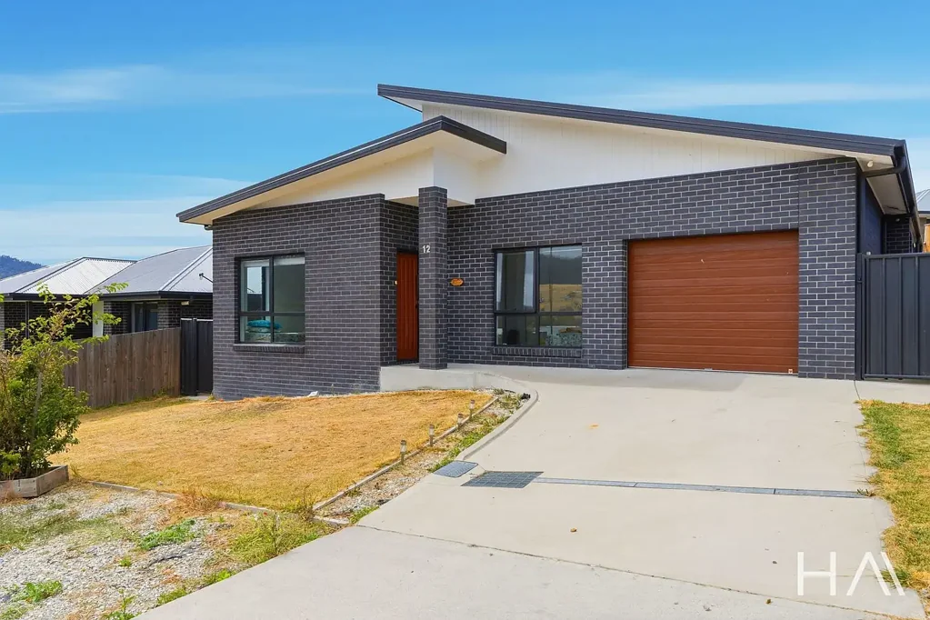 12 Vivian Drive, Rokeby, TAS 7019