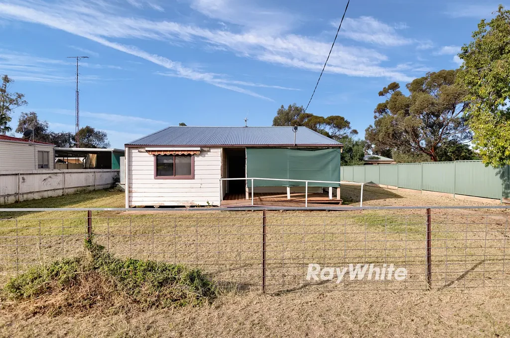 Ouyen 3ห้องนอน A project packed with Potential!