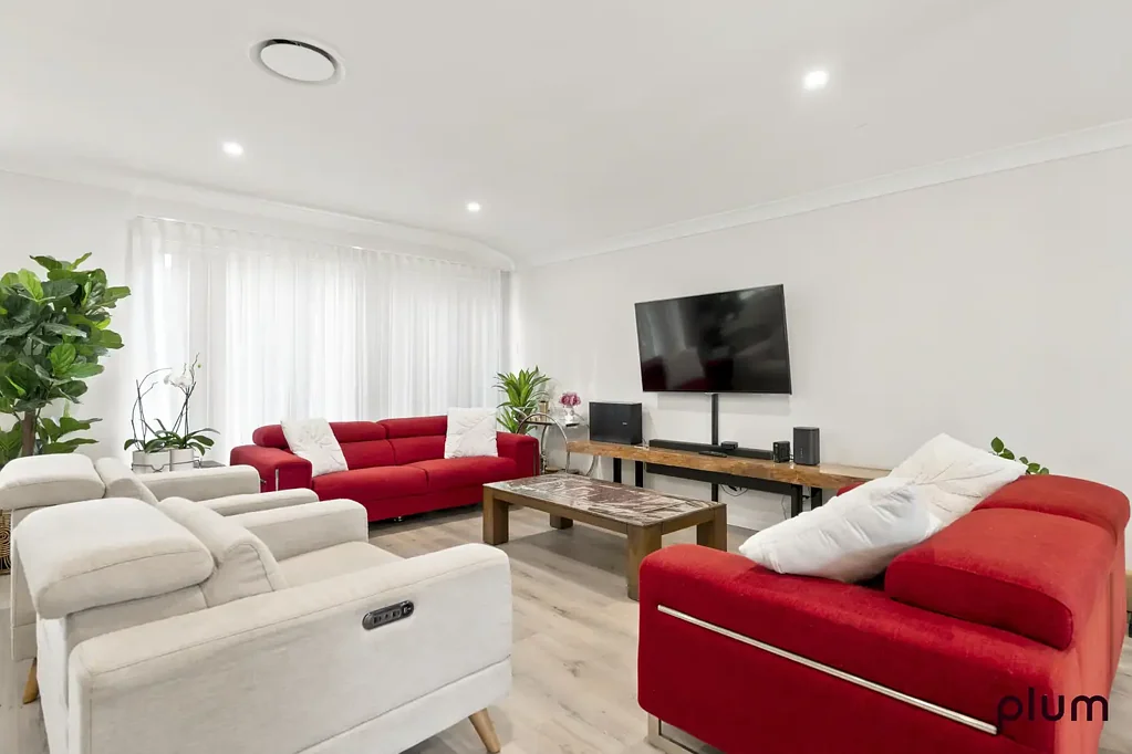 Light & Spacious Three Bedroom Home in Kenmore