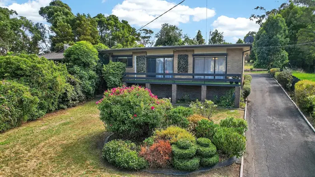 Timboon 4Kwarto Garden Oasis on a Generous Block