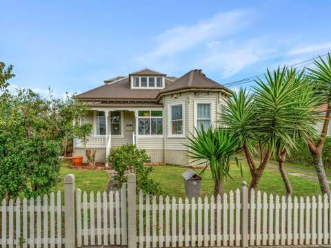 Epsom 5部屋 Stylishly Renovated Family Haven
