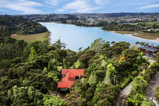 2 Te Kawau Pass, Greenhithe, North Shore City