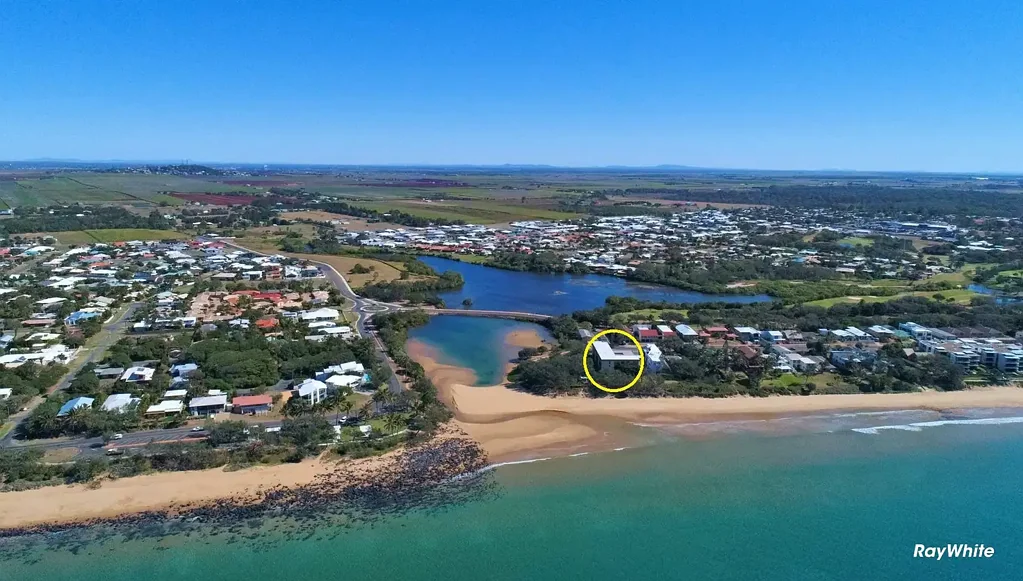 Top-Floor Coastal Living Opposite Kelly's Beach