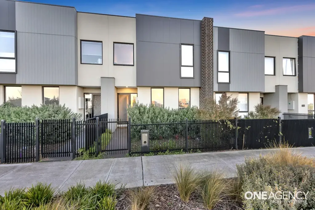 Werribee 3Zimmer Parkview life style located minutes away to almost everything you can desire !!