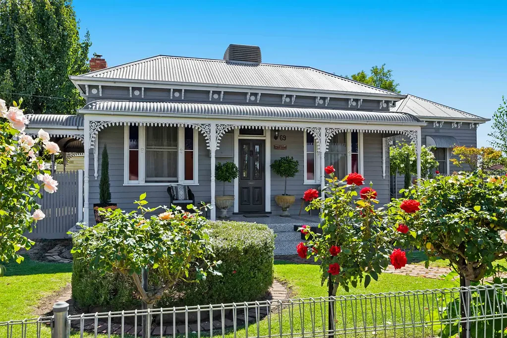 Ararat 4 Bedroom Stylish Period Home with Shedding