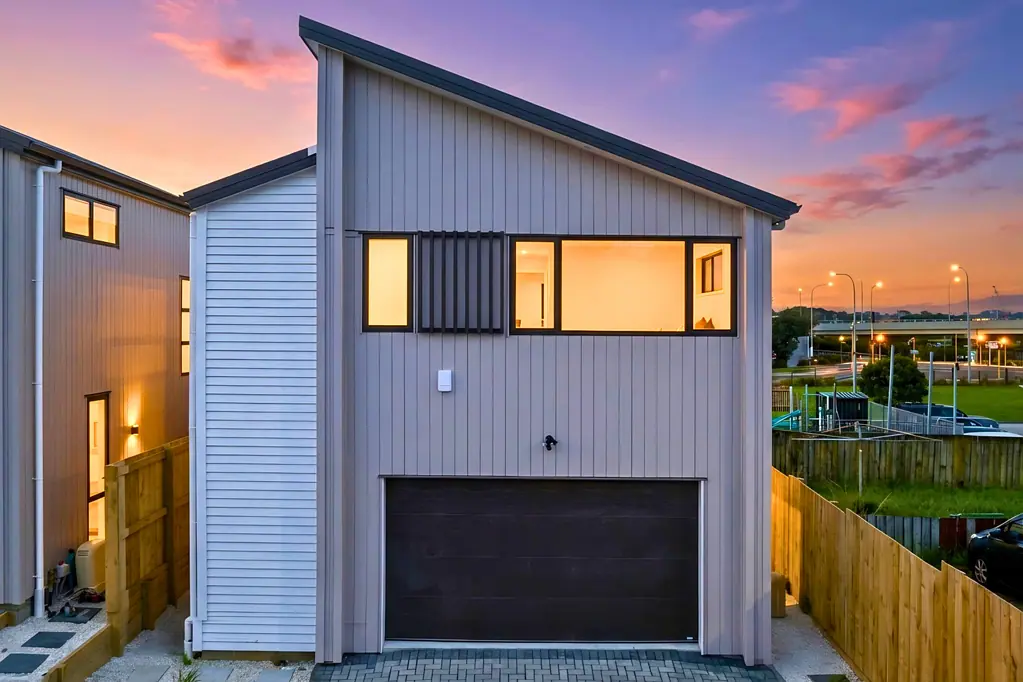 Unsworth Heights 4部屋 Standalone New &2 Parking Spaces Garage-Rare Find
