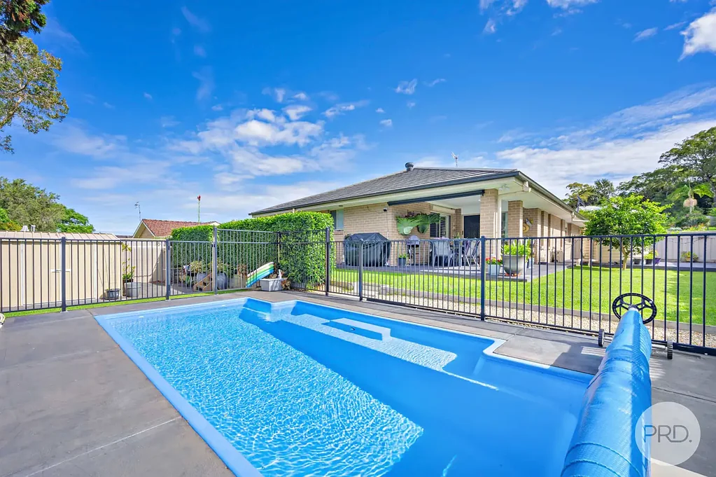 Corlette 4房  Immaculate Family Entertainer with Pool and Side Access