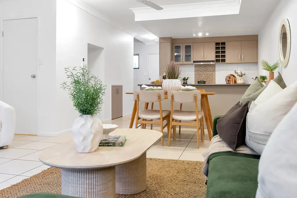 Redlynch 2Zimmer Breezy Townhouse in Much Desired Complex!