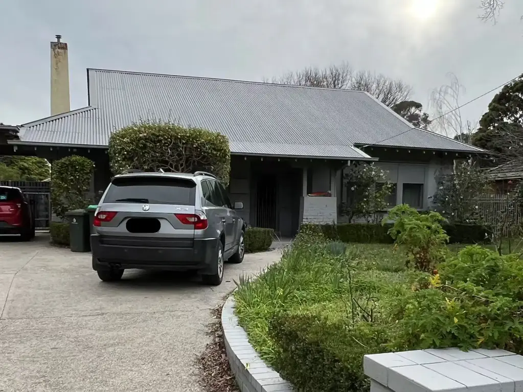 Balwyn 4房 融合古典与现代 魅力四卧室平房
私密花园 宁静避风港
设备齐全厨房 优质电器
宽敞明亮卧室 灵活布局
中央供暖空调 双车库
便利购物餐饮 优越地理位置 Timeless Elegance Meets Modern Family Living on 1,180sqm (approx.) in Premier Locale